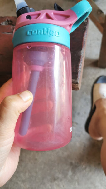 Contigo康迪克儿童水杯秋冬季鸭嘴塑料吸管杯装热水后杯体是软的还是硬的？