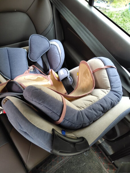 众霸汽车儿童安全座椅婴儿座椅如果宝宝睡着了，调躺着方便调节吗？