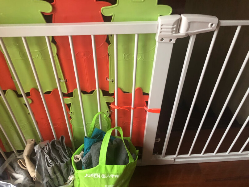 攸曼诚品eudemon安全门栏儿童门栏楼梯门防护栏宠物狗门栏有没有谁买的是2米2宽左右的啊？稳不稳？
