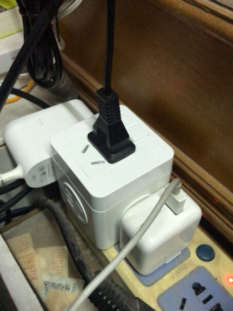 天正电气 插座魔方无线充电开关电源转换器排插有没有噼里啪啦响的？