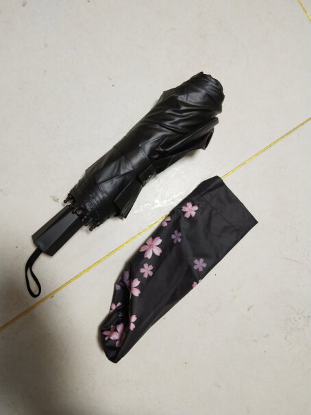 C'mon小樱花伞这个伞里面有白布标签吗，标签上写了什么啊？