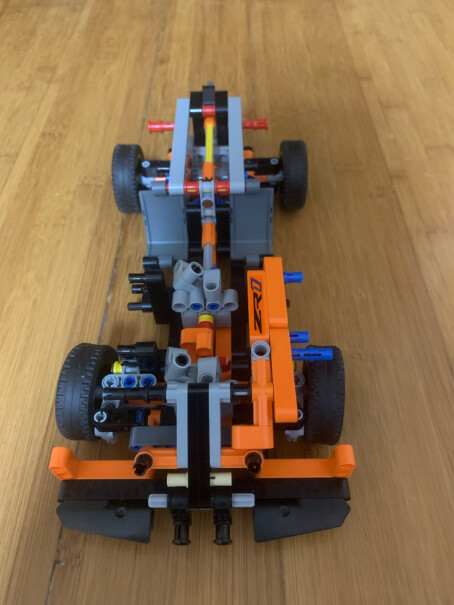 乐高LEGO积木机械系列这个第254步大家去怎么插进去的，下面灰色的一直会顶到。。。