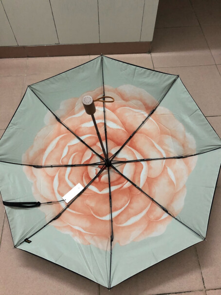 蕉下太阳伞双层小黑伞系列三折伞怎么收起来？