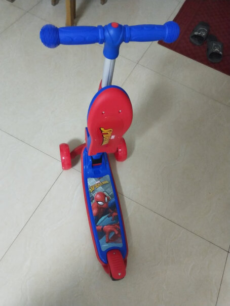 迪士尼儿童滑板车三合一小孩可坐滑滑车如何一键折叠？