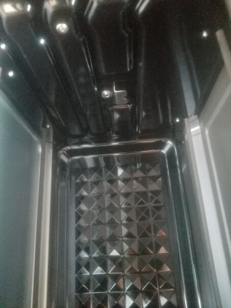松下23L空气炸烤箱专业烤箱这种能镶嵌到柜子里面吗，会不会有油烟出来？