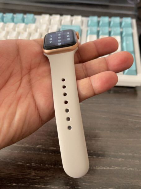 Apple Watch SE 智能手表 GPS款 40毫米米金色铝金属表壳 星光色运动型表带MKQ0支持睡眠监测嘛？