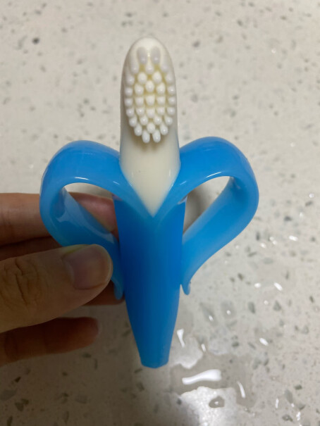 香蕉宝宝婴儿牙胶硅胶牙刷硅胶刷头会不会咬掉？