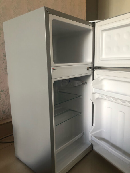 韩国现代迷你冰箱小冰箱小型电冰箱双门家用宿舍冷冻冷藏节能你们冷藏室后面是水珠吗？