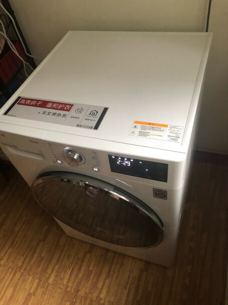 LG9KG双变频热泵烘干机家用干衣机你们干衣机工作时，有没有有规律的火车的哐哐的声音，机器两侧手放上去，有明显的桶引起的震感啊？