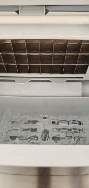 沃拓莱制冰机商用全自动小型奶茶店25kg一次能出几块冰，如果满了就自动停机吗？
