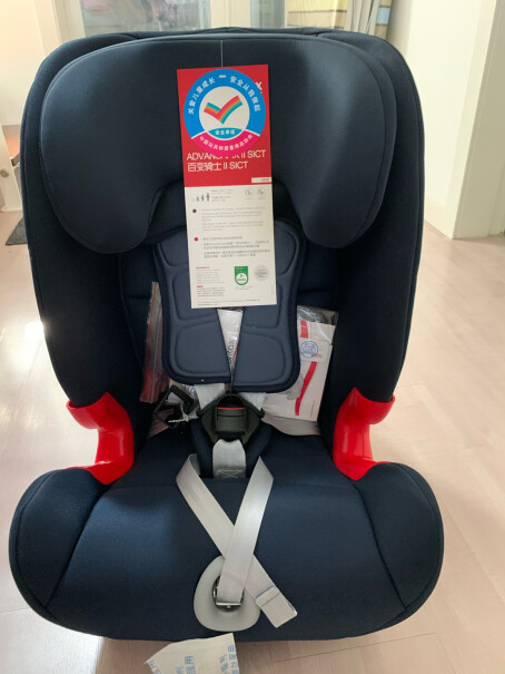 宝得适宝宝汽车儿童安全座椅isofix接口百变骑士有没有后排同时安两个的，安了中间还能坐人吗？