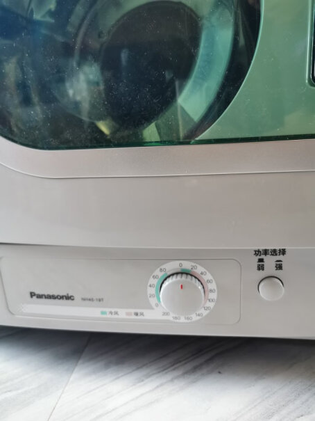 松下恒温烘干即穿家用衣服烘干机干衣机滚筒式除螨蓬松减皱杀菌请问有没有味道？我们以前用过LG洗衣干衣机一体的，很大异味？