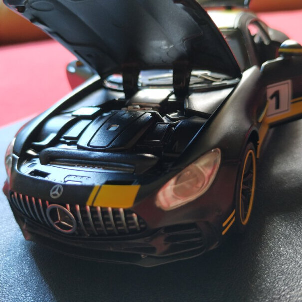 驰誉玩具合金玩具仿真汽车模型1轮胎可动吗？
