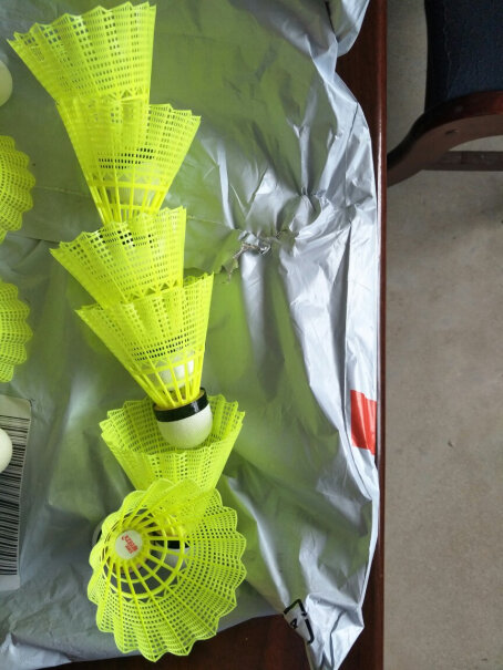 尤尼克斯YONEX尼龙羽毛球耐打训练习YY塑料胶球M-600请问买过的友友们m300和m600哪个比较经打？
