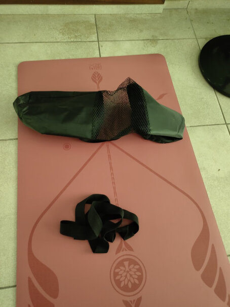 奥义体位线瑜伽垫女真的是天然橡胶PU的吗？