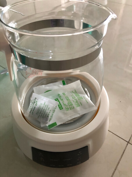 新贝恒温水壶婴儿恒温调奶器我使用了二个多月了，为什么烧水后一直有股塑料味，你们的都没有吗？