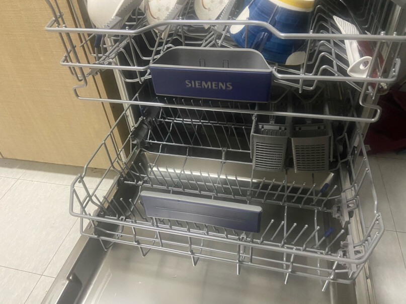 西门子独嵌两用洗碗机独立式洗碗机是805去掉顶盖是775，那预留厨柜的尺寸刚好留775洗碗机能放的进去吗？会不会卡住，需不需预留多一点空间？