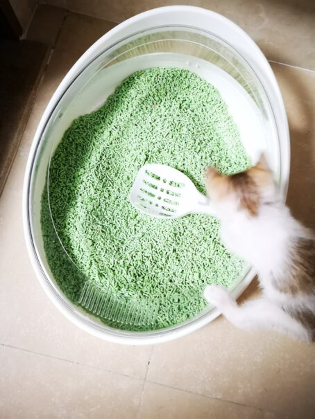 华畜猫砂盆全封闭式防外溅猫厕所猫砂盆特大号封闭式猫沙盆自动塑料味大吗？
