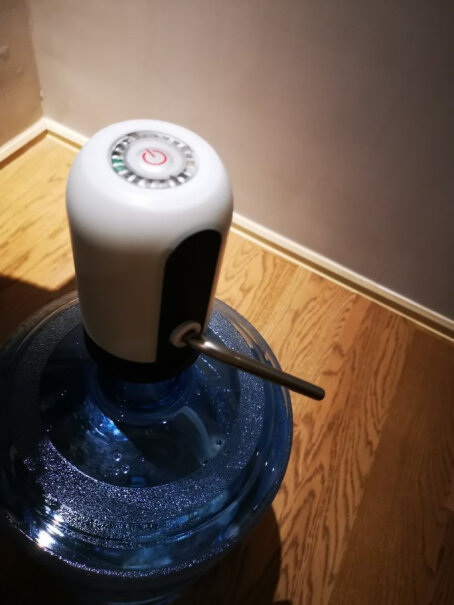 美之扣桶装水电动抽水器一键自动无线吸水器充电式上水器能喝热水吗？