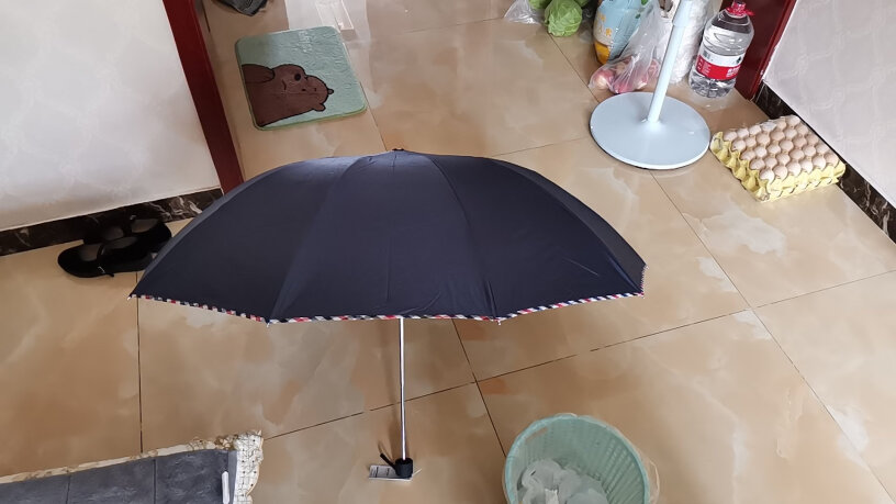 天堂伞晴雨伞加大加固防晒晴雨两用经典商务遮阳伞强效拒水女商品没有标注黑胶款，伞体内测是不是没有黑胶？