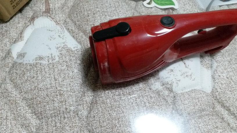 海尔（haier吸尘器家用小型手持便携立式推杆大吸力吸尘机用了发烫吗？