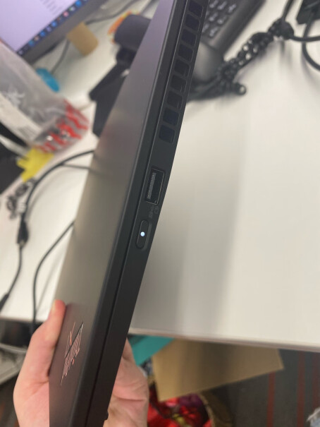 联想笔记本电脑ThinkPadX1买过的大哥，看测试11th core这台笔电用了wifi6网卡，网络延迟控制的很好，是吧？