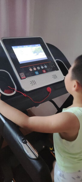 麦瑞克Merach跑步机家用静音走步折叠运动健身器材10的屏幕小不小？