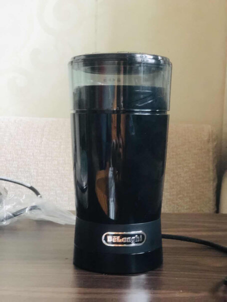 德龙DelonghiECO310半自动咖啡机乐趣礼盒装直接加咖啡豆的吗？