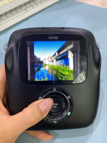 富士instax SQ10相机可以打印手机的图片吗？