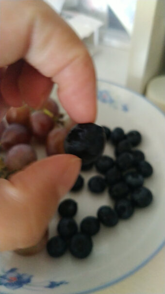 Joyvio佳沃 云南蓝莓 4盒装 125g新鲜的蓝莓应该是脆硬的口感？还是稍软的口感？
