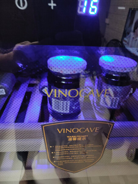 维诺卡夫Vinocave货到后打开酒拒发现最下层有个塑料盒子，这是干什么用？
