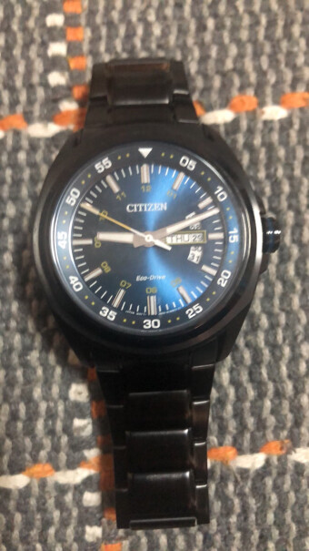 西铁城CITIZEN手表光动能深海蓝盘时分针夜光男士腕表刚买的新表，日历为什么总是两点钟跳，而日期跳又正常？是不是质量问题？各位？