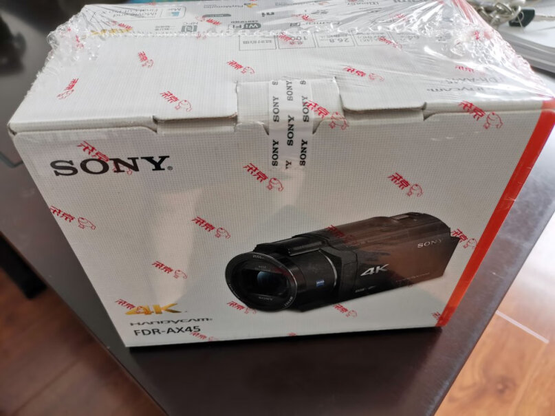 索尼FDR-AX700高清数码摄像机这款摄像机带了储存卡么？