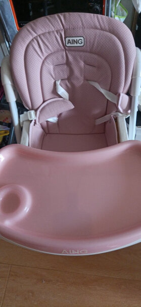 爱音儿童餐椅婴幼儿餐椅我家宝宝坐着有点挤。请问靠背怎么调啊？谢谢？