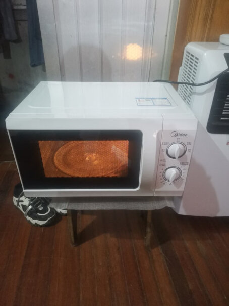 美的家用微波炉机械式微蒸一体机如果加热粗盐袋和艾叶，能直接加热吗？