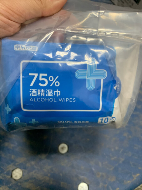 75%酒精湿巾80片*3包杀菌湿巾可以带到飞机上吗？？