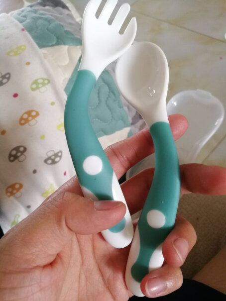 babycare儿童硅胶软碗勺婴儿餐具软头勺婴儿辅食勺2个装新生儿可以用么，会不会大和厚？