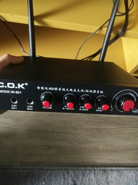 C.O.K W-801无线话筒可以连红米x65吗？