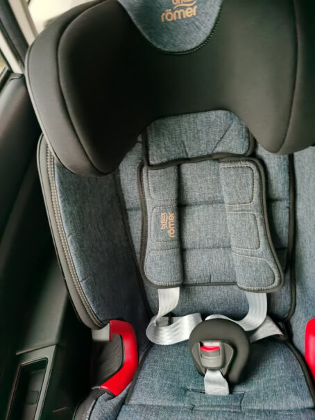 宝得适宝宝汽车儿童安全座椅isofix接口百变骑士IV这个空间大吗？目测能坐到多大？或者说最大估计身高多少的小朋友能坐？
