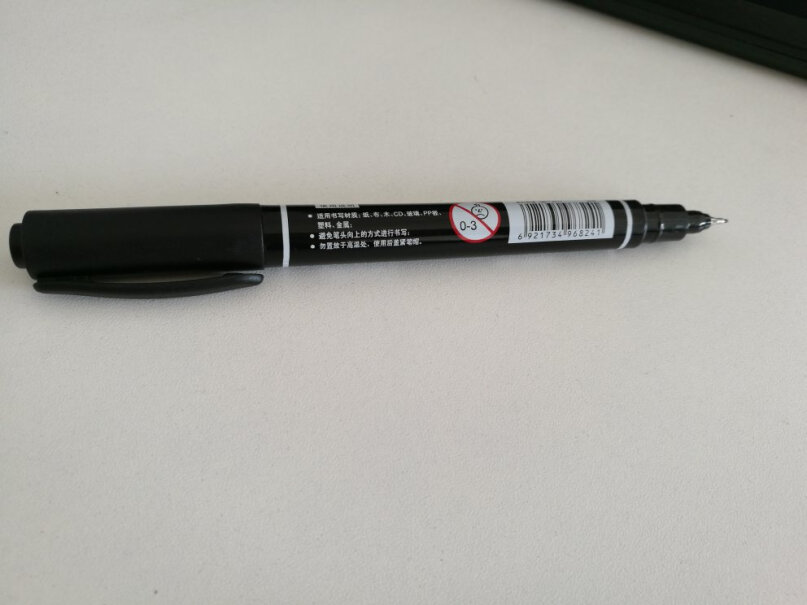 得力deli黑色双头记号笔美术绘画勾线笔12支有用这个在磨砂玻璃上写字的人吗？质感怎么样？耐不耐久？容不容易掉色？谢谢？