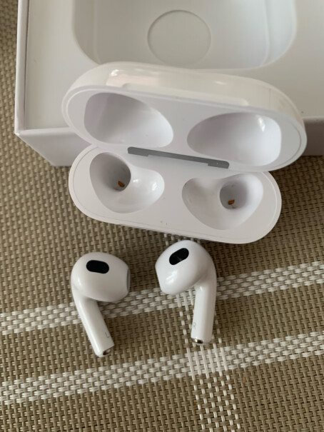 Air3苹果蓝牙耳机双耳无线降噪戴着耳朵难受吗？