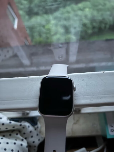 Apple Watch SE 2022款手表怎么充电？