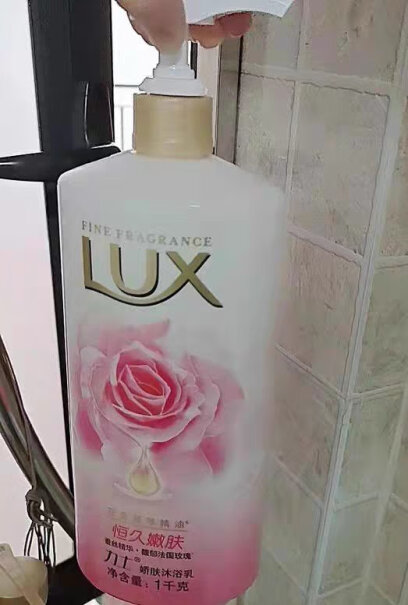 力士LUX香氛幽莲750g+750g小苍兰100gx2留香瓶子是满的吗？