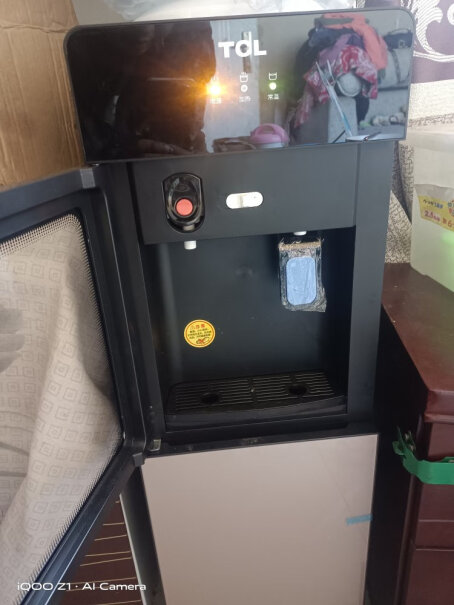 TCL饮水机茶吧机立式家用办公双开门柜式温热这饮水机接水有异味吗？