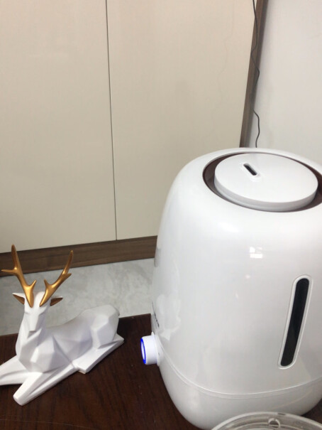 美菱加湿器卧室空气办公室家用香薰机这款加湿器没水的时候是不是自动断电的？