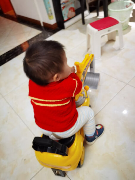 智想儿童挖掘机可坐可骑人大号挖土机玩具车有没有安全带？