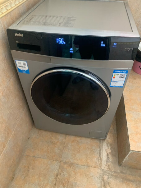 海尔滚筒洗衣机全自动10公斤洗烘一体这洗衣机带烘干功能吗？