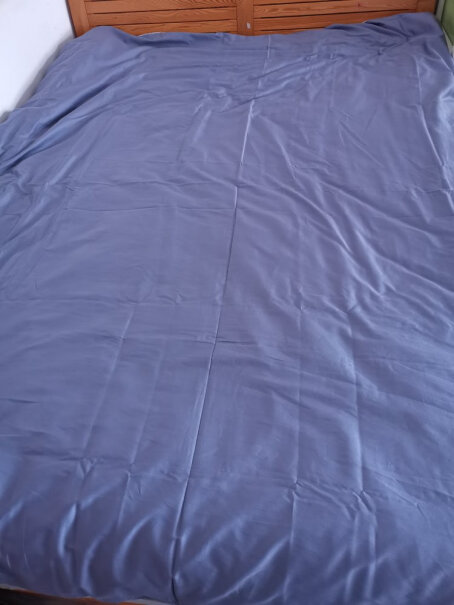 京东京造60四件套棉被套床品1.8m床蓝金缎纹长绒棉裸睡会粘皮肤吗？