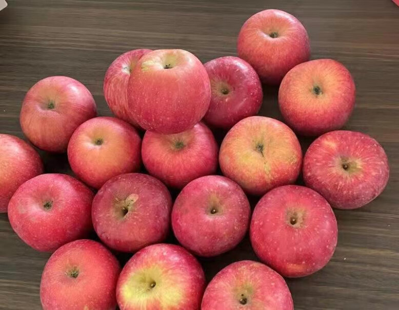 正宗山东烟台苹果栖霞红富士脆甜当季新鲜水果时令生鲜整箱苹果咱样？