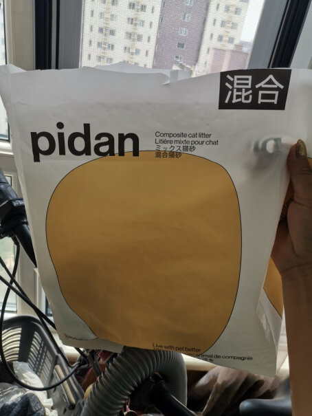 pidan混合猫砂升级活性炭款7L朋友们 这款活性炭混合猫砂有粉尘吗 ？？黏底吗？